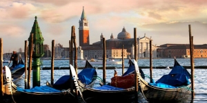 Venice Morning Walking Tour with Gondola Ride - small group tour
