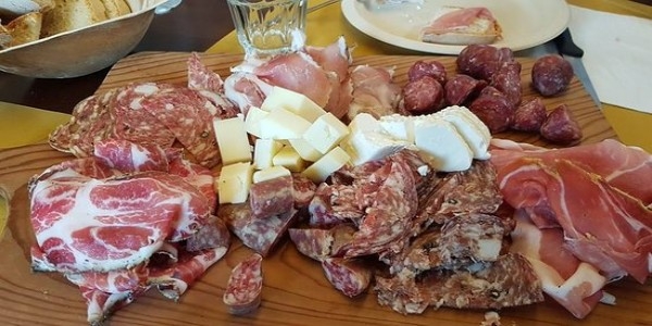 Siena Foodie Tour with Charcuterie Lunch at Salumeria – private tour with one hour visit to the Siena Cathedral