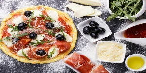 Pizza &amp; Gelato Making Cooking Class - group class located in center city of Florence